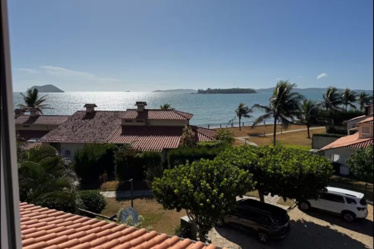 Búzios | Casa de alto padrão pé na areia. Localizada no Condomínio Dom Diogo que fica em uma área super exclusiva em Búzios, o Arpoador da Rasa.